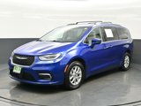 Used 2021 Chrysler Pacifica Touring-L image 2