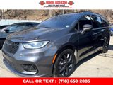 Used 2022 Chrysler Pacifica Limited w/ Uconnect Theater Family Group image 2
