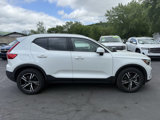 Used 2023 Volvo XC40 B5 Plus image 2