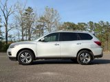 Used 2017 Nissan Pathfinder S image 2