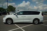 Used 2022 Chrysler Pacifica Touring-L image 2