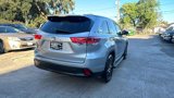 Used 2017 Toyota Highlander SE image 6