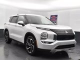 Used 2023 Mitsubishi Outlander SE image 2