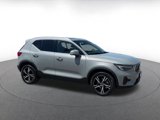 Used 2024 Volvo XC40 B5 Core image 2
