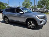 Used 2025 Volkswagen Atlas SE image 2