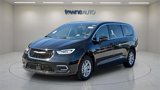 Used 2025 Chrysler Pacifica Select image 2