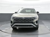 New 2025 Volkswagen Atlas Peak Edition SE image 2