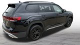 New 2025 Volkswagen Atlas Peak Edition SE image 4
