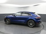 Certified 2024 Porsche Macan image 3