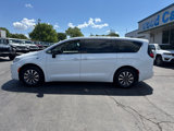 Used 2024 Chrysler Pacifica Select image 3
