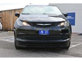 Used 2022 Chrysler Voyager LX image 4