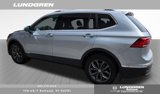 Used 2024 Volkswagen Tiguan SE w/ Panoramic Sunroof Package image 3