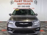 Used 2023 Chrysler Pacifica Limited image 2