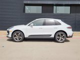 Certified 2024 Porsche Macan image 2