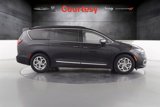 Certified 2023 Chrysler Pacifica Limited image 2