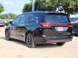 New 2025 Chrysler Pacifica Select image 4