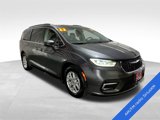 Used 2022 Chrysler Pacifica Touring-L image 3