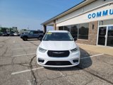 Used 2024 Chrysler Pacifica Select image 2