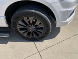Used 2015 Lincoln Navigator 4WD image 2