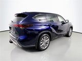 New 2025 Toyota Highlander Platinum image 3