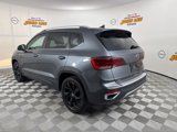 Used 2023 Volkswagen Taos SE w/ Panoramic Sunroof Package image 3