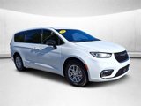New 2025 Chrysler Pacifica Select image 3