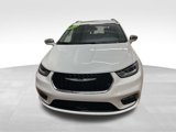 Used 2022 Chrysler Pacifica Limited image 2