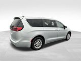 Used 2024 Chrysler Pacifica Touring-L image 5
