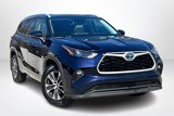 Used 2022 Toyota Highlander XLE image 3
