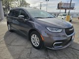 Used 2022 Chrysler Pacifica Touring-L image 3