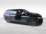 Used 2023 Volkswagen Tiguan SE image 2