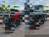 Used 2023 Nissan Titan SV w/ SV Convenience Package image 4