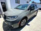 Used 2024 Chrysler Pacifica Select image 4