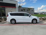 Used 2023 Chrysler Pacifica Touring-L image 2