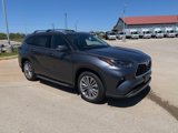 New 2025 Toyota Highlander Platinum image 4
