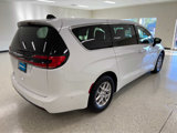 New 2025 Chrysler Pacifica Select image 5