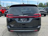Used 2023 Chrysler Pacifica Touring-L image 4