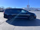 New 2025 Chrysler Pacifica Limited image 2