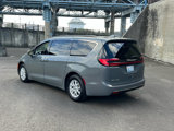Used 2022 Chrysler Pacifica Touring-L image 4