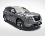 New 2025 Nissan Pathfinder Platinum image 3