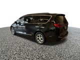 Used 2023 Chrysler Pacifica Limited image 3