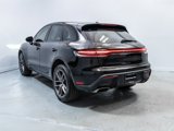 Certified 2022 Porsche Macan image 3