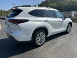 New 2025 Toyota Highlander Platinum image 2