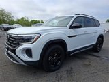 New 2025 Volkswagen Atlas Peak Edition SE image 2