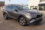 Used 2021 Toyota Highlander XLE image 3