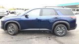 Used 2024 Nissan Pathfinder SV image 5