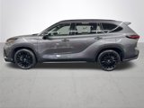 Used 2024 Toyota Highlander XSE image 2