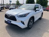 Used 2023 Toyota Highlander XLE image 4