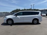 Certified 2025 Chrysler Pacifica Select image 6