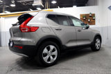 Used 2022 Volvo XC40 T4 Momentum image 5